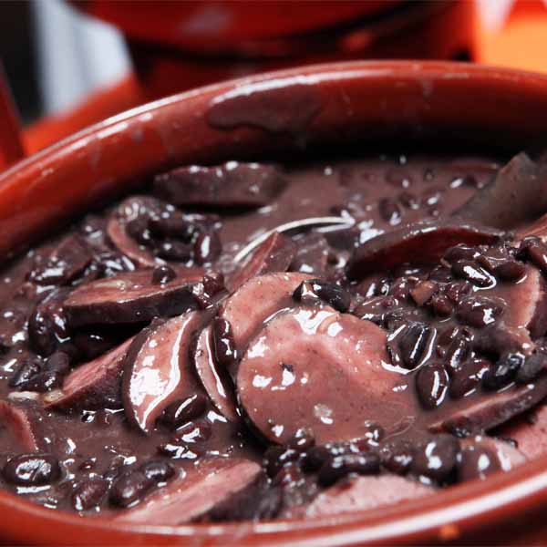 Amanhã (25) é dia de feijoada no Brumado Restaurante & Churrascaria