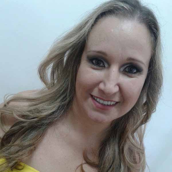 Cilene Lima é a aniversáriante do dia
