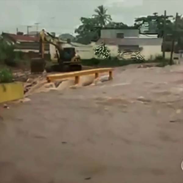 Temporal provoca alagamentos em ruas de Tupã