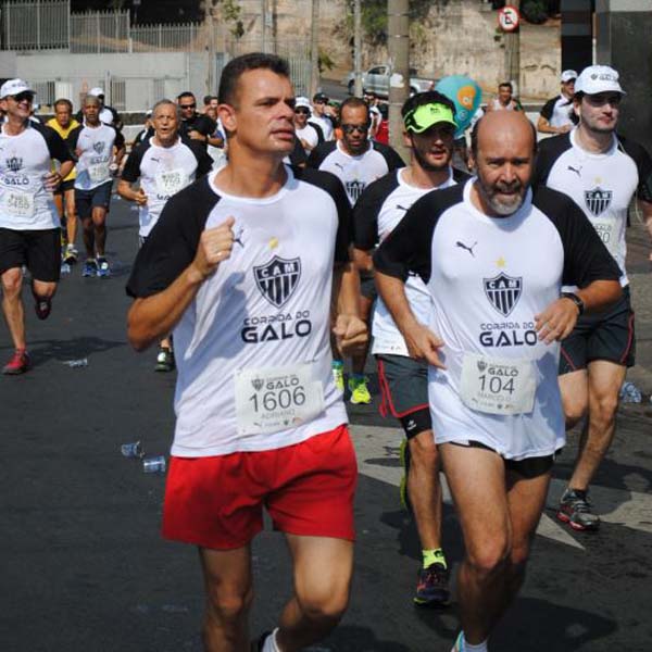Adriano Bombeiro participa de duas corridas de rua e conquista medalhas