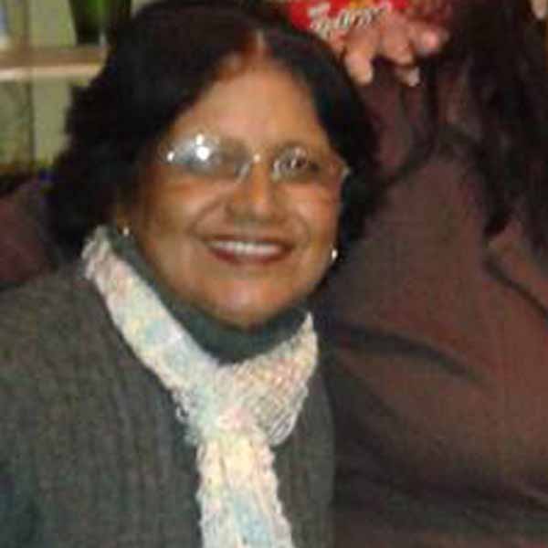 Benedita Paião apaga velinhas