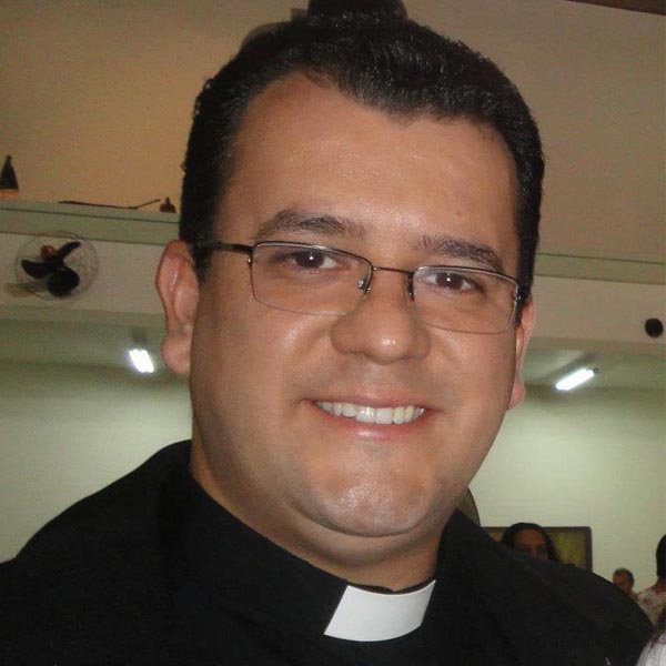 Padre de 37 anos é eleito administrador da Diocese até Papa nomear novo bispo de Assis