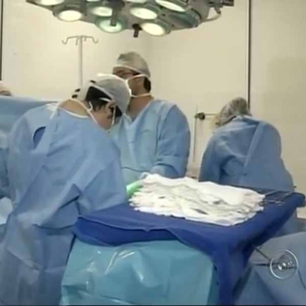 Filhos doam órgãos da mãe após morte cerebral para superar tristeza