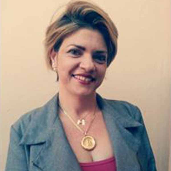 Andreia Silveira Simongini comemora idade nova