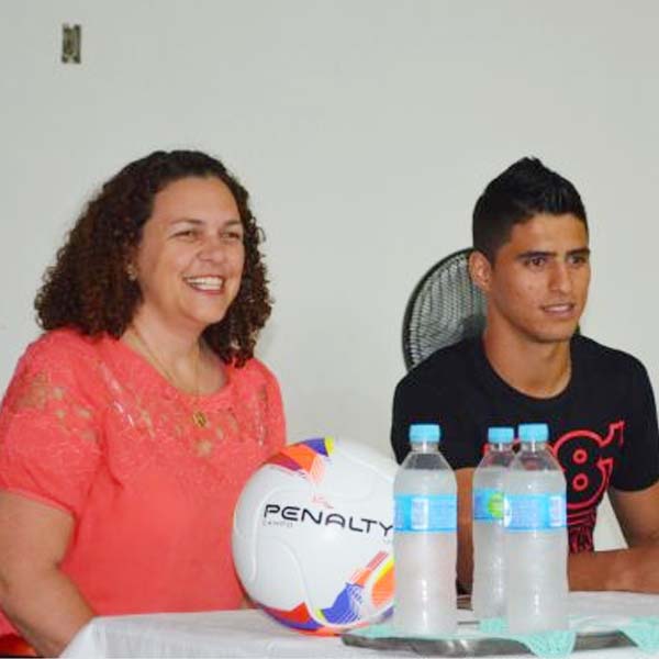 Jogador santista visita Quatá e participa de evento com cerca de 300 crianças