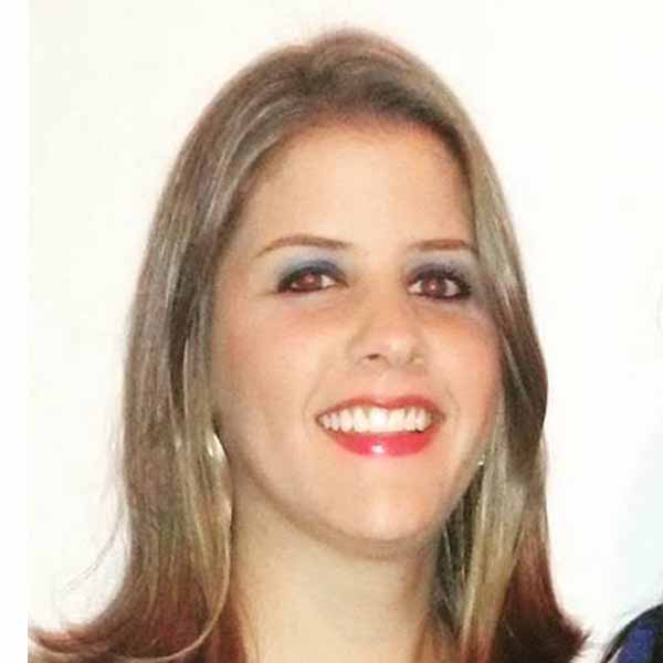 Larissa Paiva comemora idade nova
