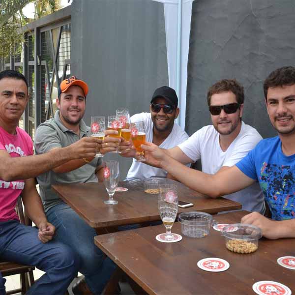 Haven Microcervejaria reúne clientes em evento na própria fábrica