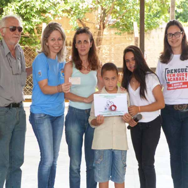 Prefeitura de Paraguaçu entrega bikes no combate a dengue