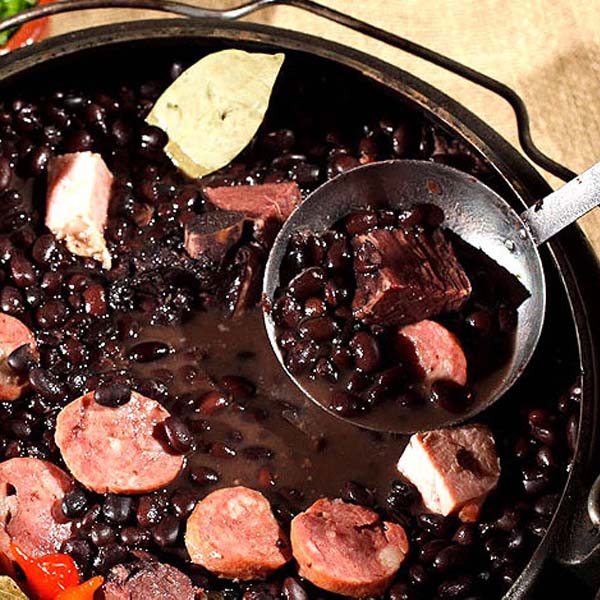 Quarta-feira é dia de feijoada no Brumado Restaurante & Churrascaria