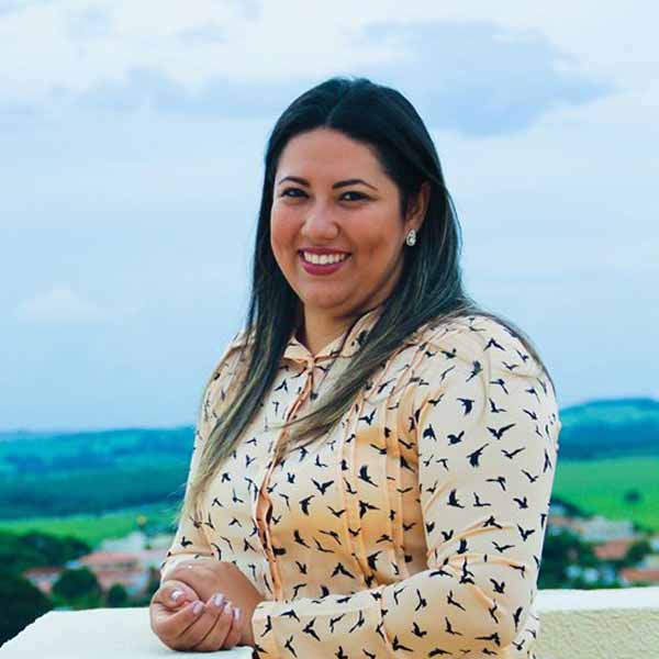 Renata Santos comemora mais um ano de vida