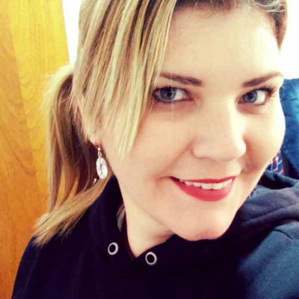 Aline Mariane Fernandes apaga velinhas