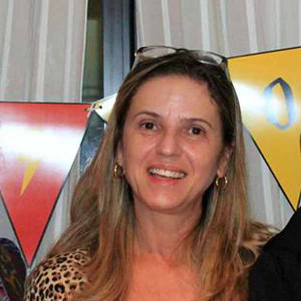 Silvia Affini comemora idade nova
