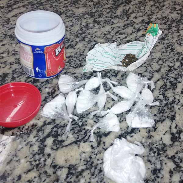 Pintor é flagrado com drogas e acaba atrás das grades