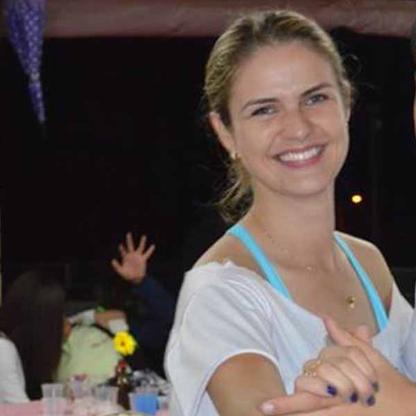 Alyne Ricardo faz aniversário hoje