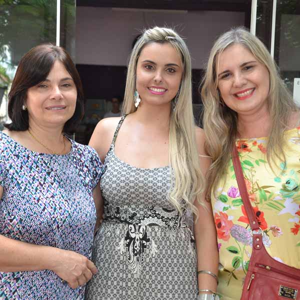 Alunos da AquaFisio participam de confraternização na Bella’s Esfihas