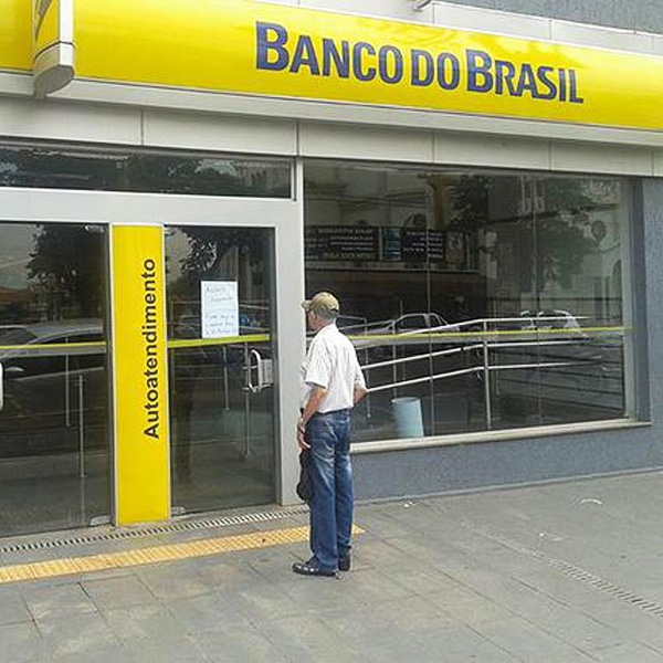 Ladrões arrombam e levam todo dinheiro do cofre da agência do Banco do Brasil em Assis