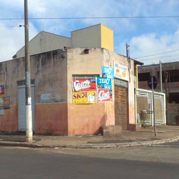 Dois homens são baleados em bar na Avenida Galdino