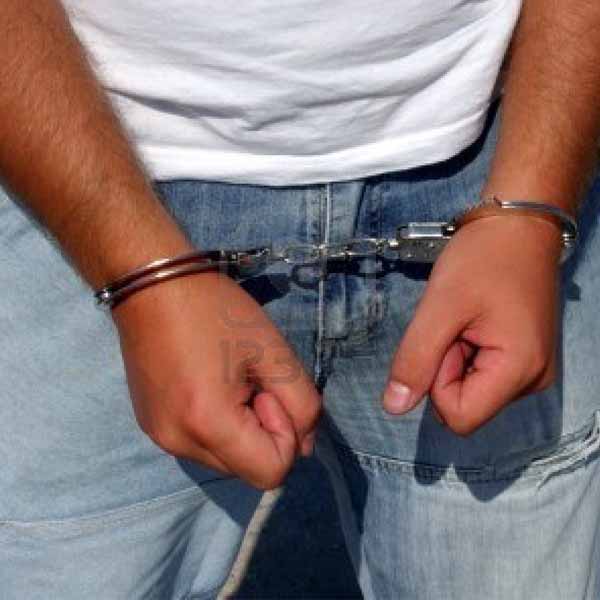 Após dar tapas e enforcar companheira, homem agride policial durante ocorrência em Assis