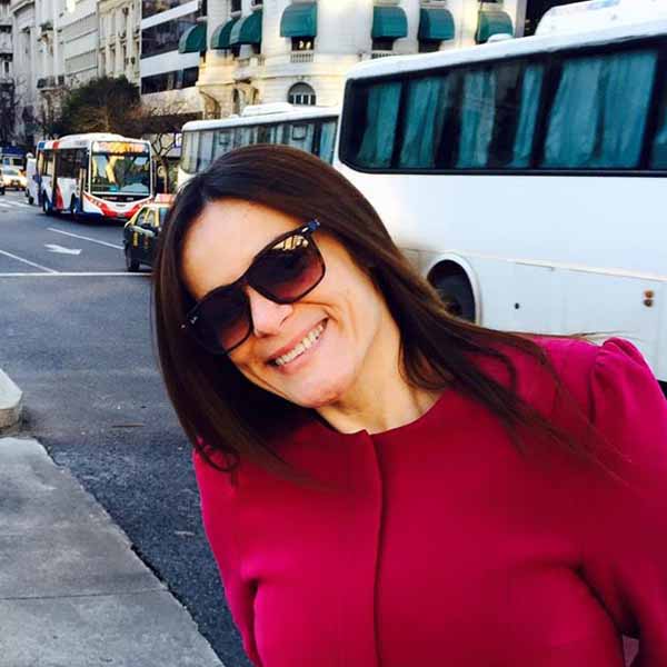 Karin Oliveira apaga velinhas neste domingo