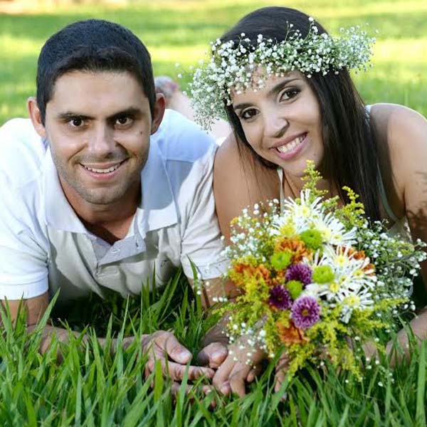 Luis Henrique e Michele comemoram bodas de papel.
