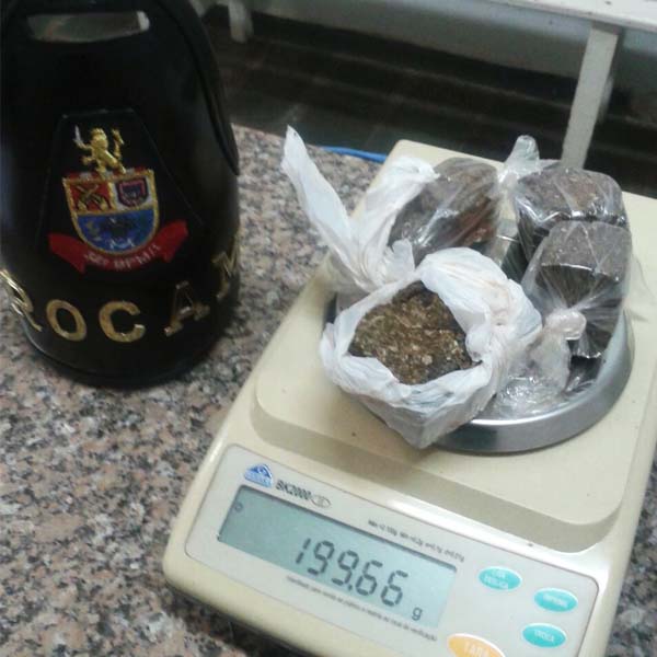 ROCAM apreende droga abandonada durante fuga no Humberto Soncini