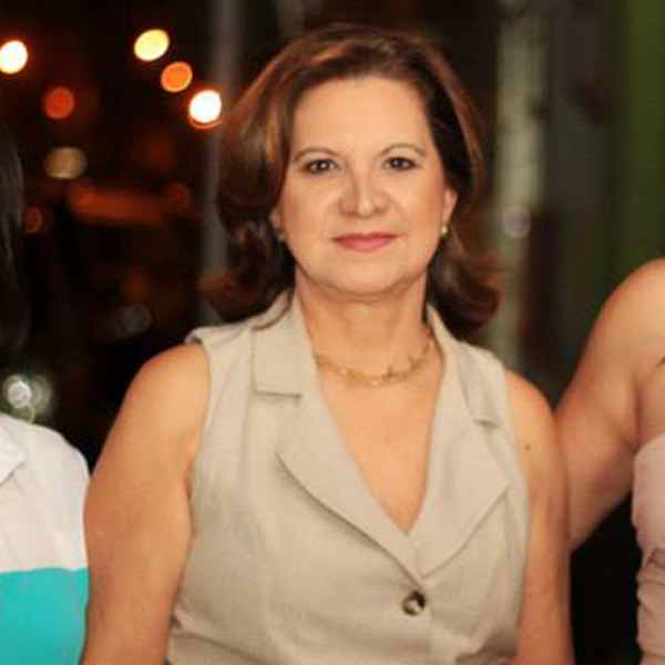 Alaide Queiroz celebra a chegada de mais um ano de vida