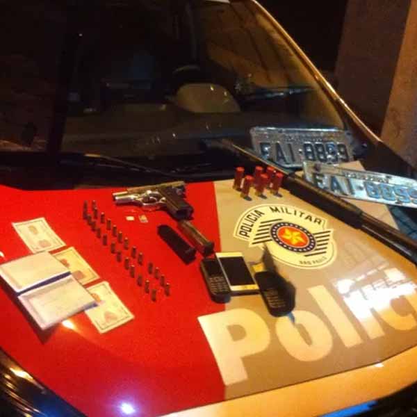 Dupla é flagrada com documentos falsos e armas de fogo em Chavantes