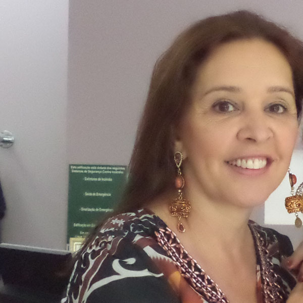 Helena Fernandes apaga velinhas hoje