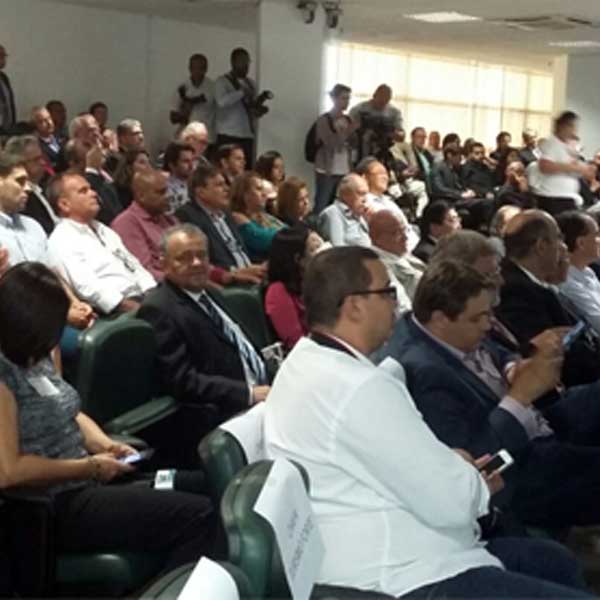 Prefeito de Paraguaçu participa de importante reunião da Aprecesp