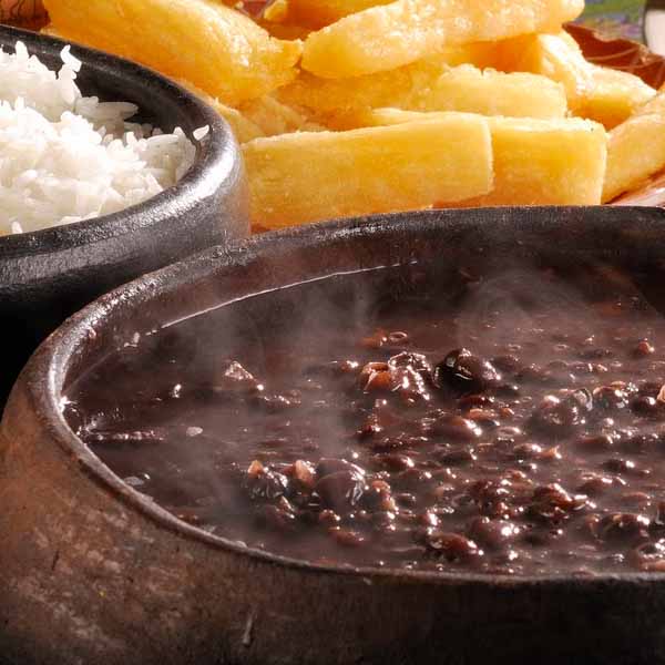 Quarta-feira é dia de feijoada no Brumado Restaurante & Churrascaria