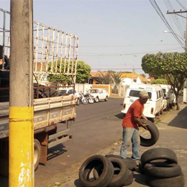 Paraguaçu fecha 2015 com grande retirada de pneus velhos de circulação