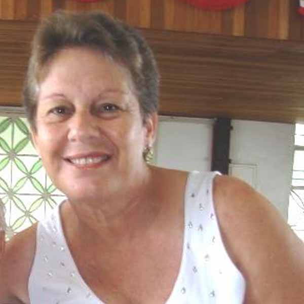 Keila Arnelas recebe os parabéns
