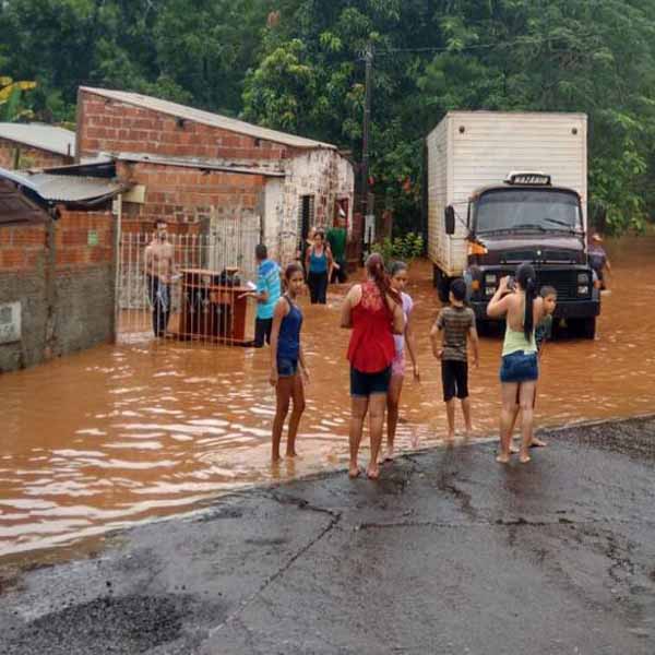 Cerca de 40 famílias ficam desabrigadas após forte chuva em Maracaí