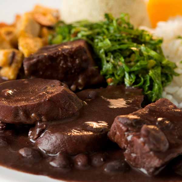 Que tal almoçar uma deliciosa feijoada hoje?