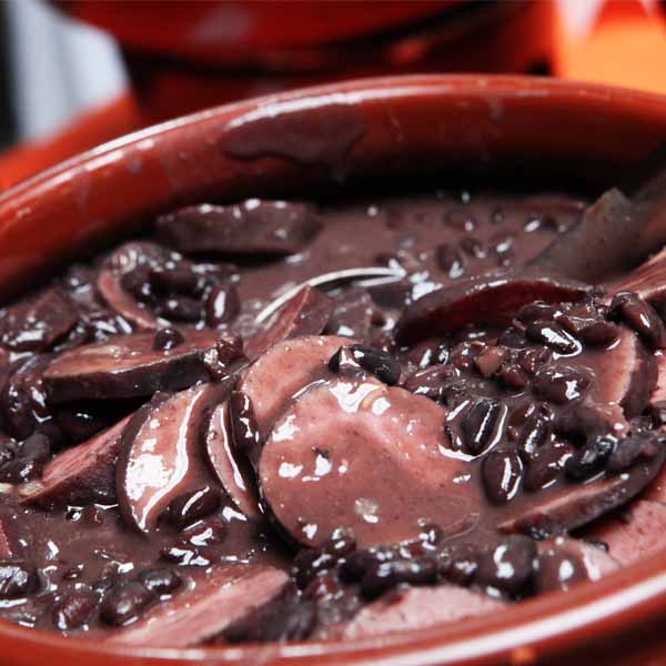 Quarta-feira é dia de feijoada no Brumado Restaurante & Churrascaria