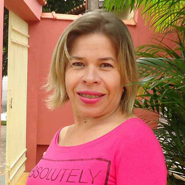 Thiana Fernandes celebra a chegada de mais um ano