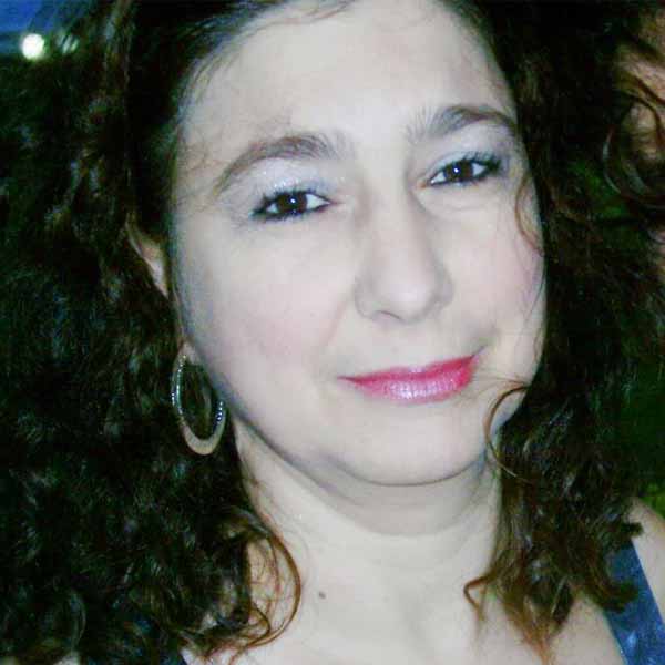 Vera Nogueira apaga velinhas