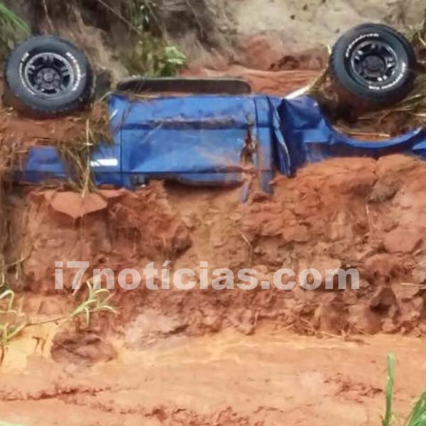 Caminhonete ‘engolida’ por cratera é encontrada