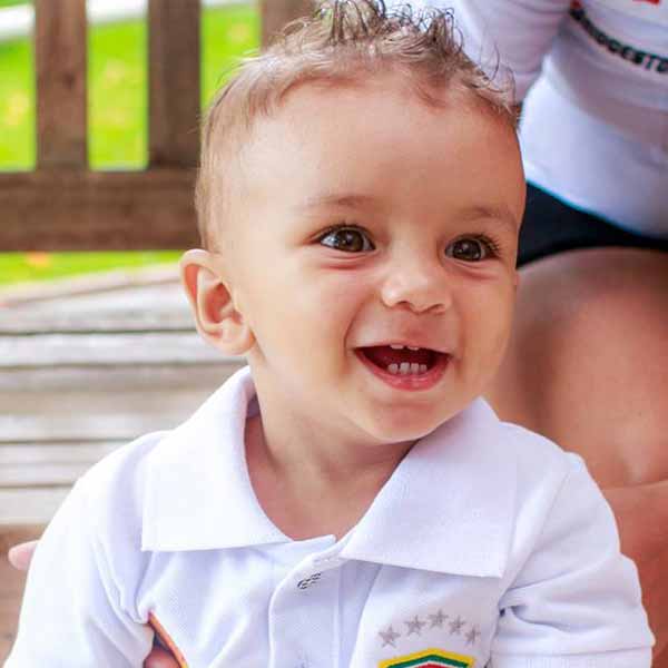 Pietro apaga sua primeira velinha