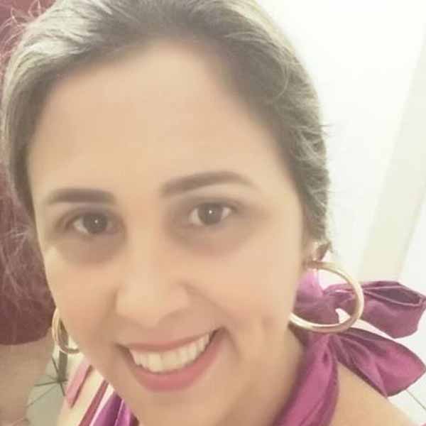 Silvana Dias apaga velinhas