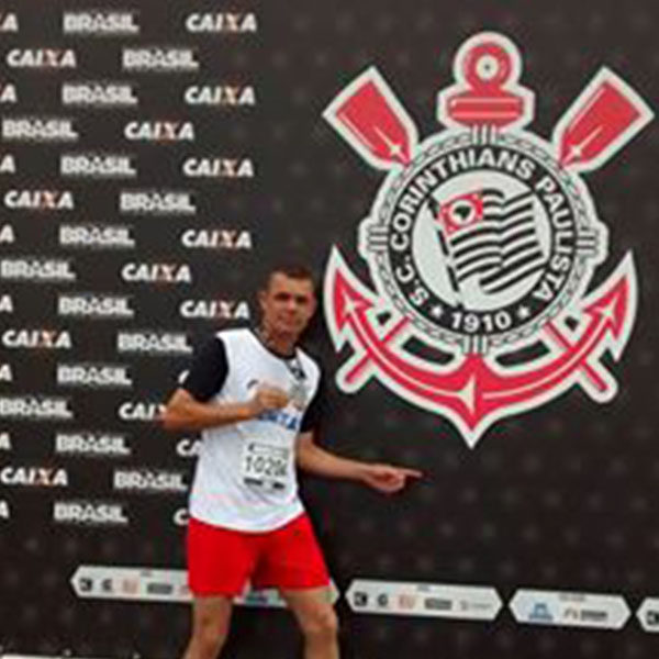 Adriano bombeiro participa de 4 corridas no fim de 2015 e faz homenagens.