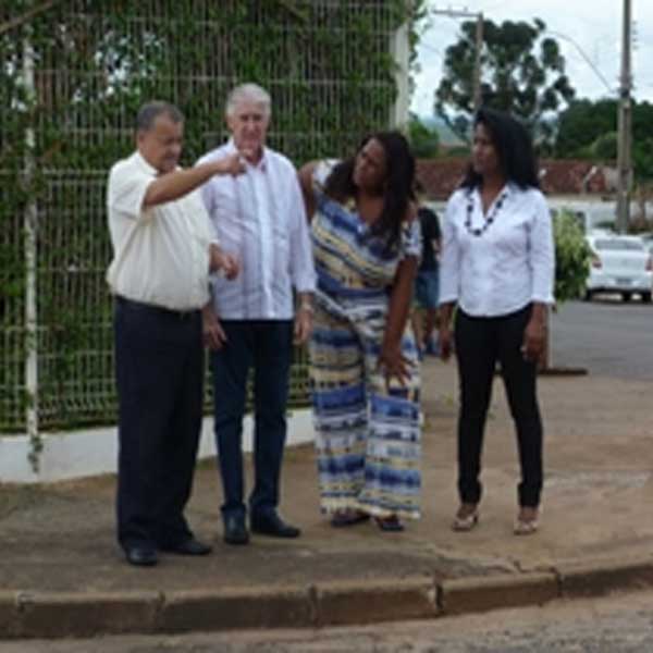 Prefeito atende reivindicação de vereadoras e semáforo será instalado na Av. Brasil