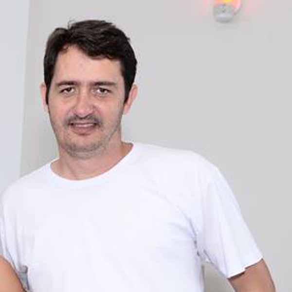 Ricardo Bueno fica mais velho hoje