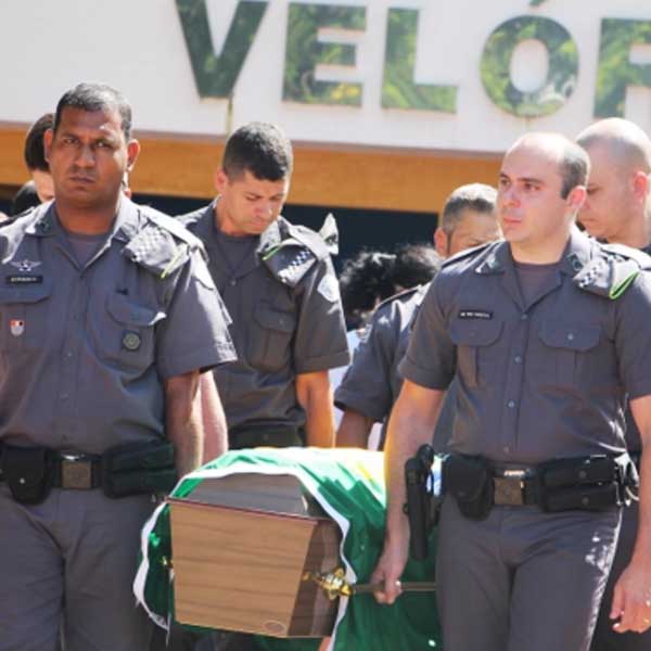 Corpo de PM assassinado em Osasco é enterrado na região