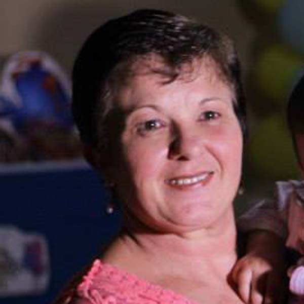 Sueli Santos apaga mais uma velinha