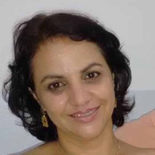 Nádia Guido apaga mais uma velinha