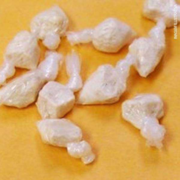 Menor de idade é apreendida com pedras de crack na Praça da Matriz