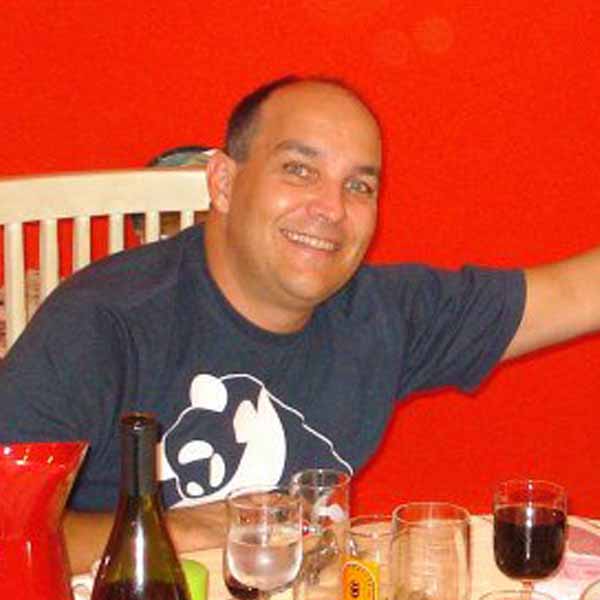 Ricardo Leuzzi apaga velinhas