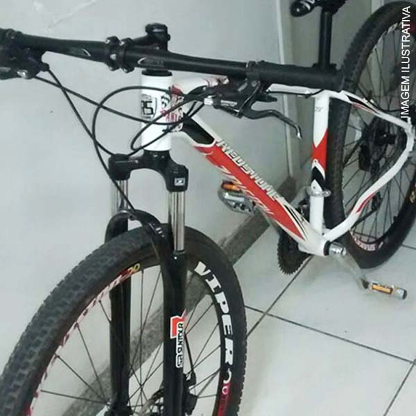 Bicicleta de R$ 7 mil furtada há 6 meses é apreendida com adolescente em Assis