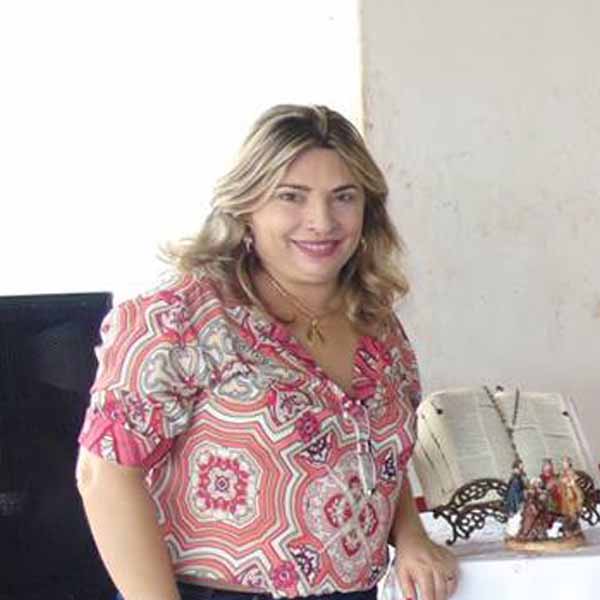 Ivana Furio Batista é a aniversáriante desta terça feira